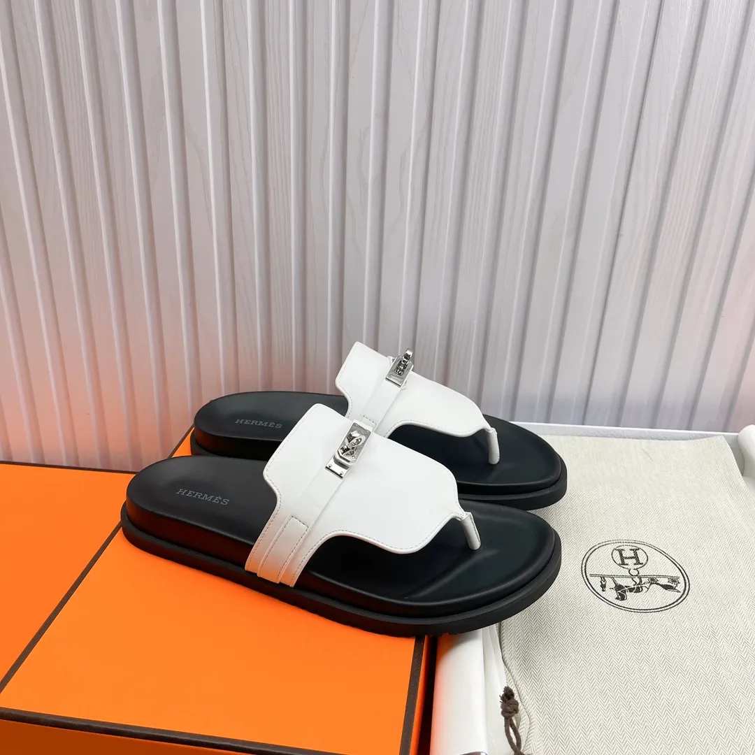 👟👟Ex-factory price 480👟👟 High version of Hermes 🐎The extremely popular couple's second uncle slippers/the latest snake print sandals and slippers, paired with various colorful socks, so trendy!  ———————— Upper: imported cowhide/Lining: imported cowhide Outsole: Tpu non-slip and wear-resistant outsole Female 36-46.